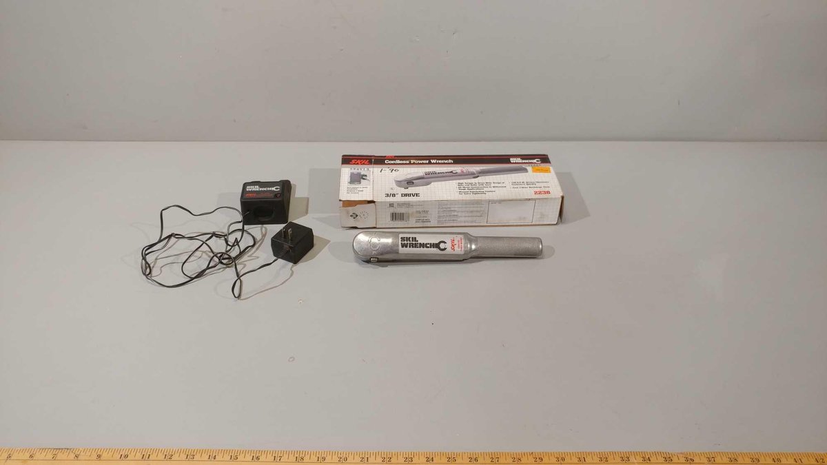 SKIL CORDLESS BATTERY POWERED RATCHET WRENCH (TESTED AND WORKS)
