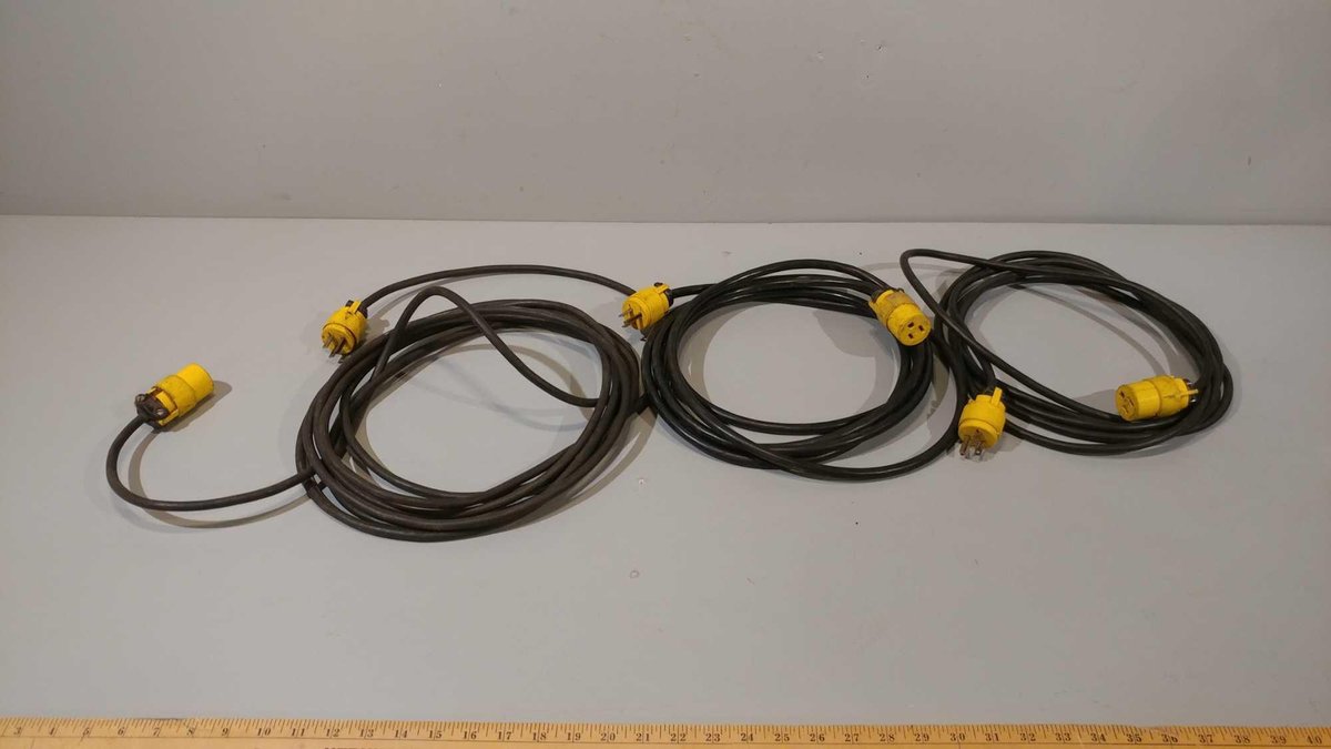 (3) HEAVY DUTY EXTENSION CORDS