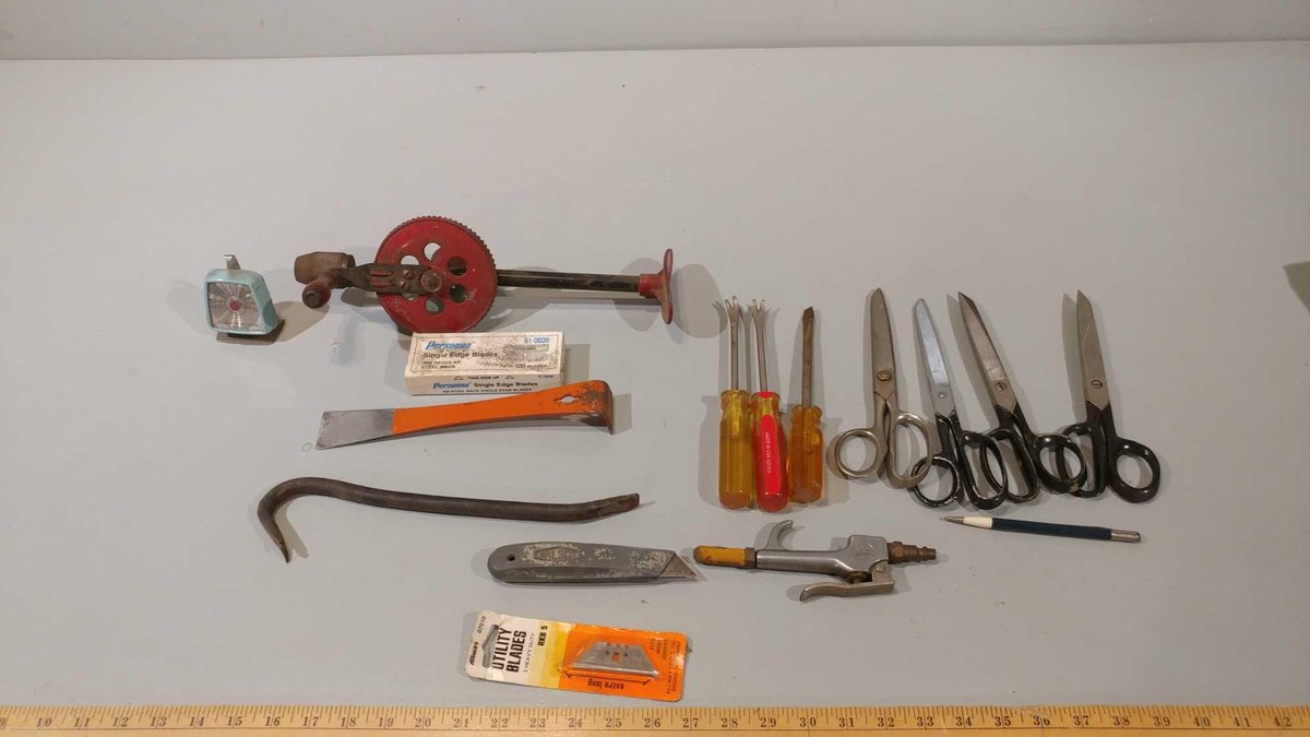 ASSORTMENT OF SCISSORS, NAIL PULLERS, SCREWDRIVERS, HAND DRILL, AND OTHER MISC ITEMS/TOOLS