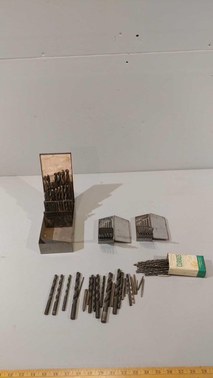 LARGE ASSORTMENT OF DRILL BITS AND CASES