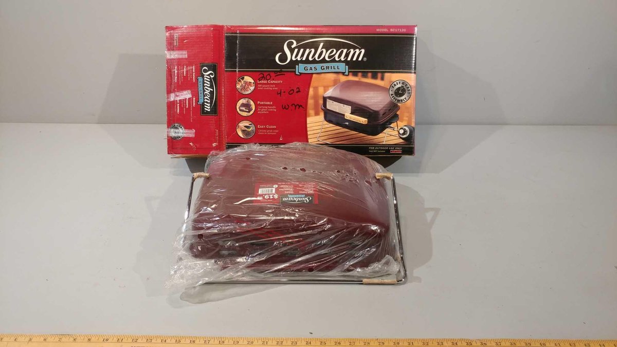 SUNBEAM PORTABLE GAS GRILL