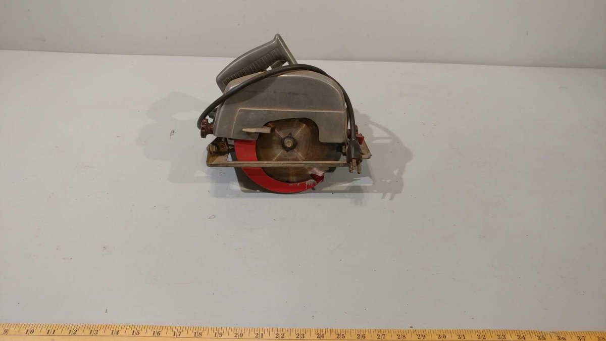 PET CLUTCH CIRCULAR SAW 115V (TESTED AND WORKS)