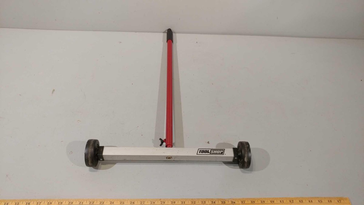 MAGNETIC FLOOR ROLLER (TESTED AND WORKS)