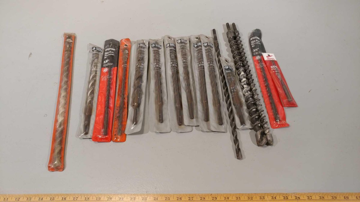 LARGE ASSORTMENT OF MASONRY DRILL BITS (VARIOUS SIZES)