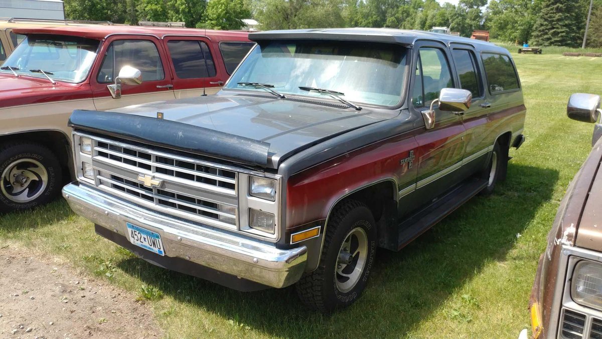 (TITLE) 1988 CHEVY C10 SUBURBAN 2WD AM/FM/TAPE, 5.7 V8 TBI, 51,172 MILES SHOWING, AC/HEAT, REAR POW