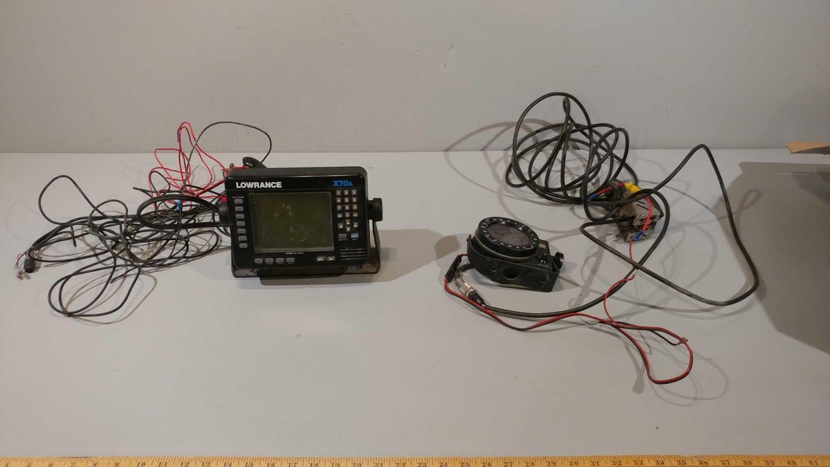 LOWRANCE X70A FISH FINDER & CLEARWATER PRP Z FLASHER FISH FINDER