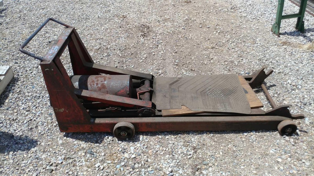 LARGE PNEUMATIC LIFT, UNKNOWN CONDITION