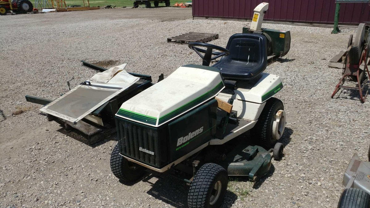 BOLENS ST180 RIDING LAWN MOWER, 321 HRS, HYD DRIVE, REAR WHEEL WEIGHTS, CAB ASSEMBLY, SNOW BLOWER, 