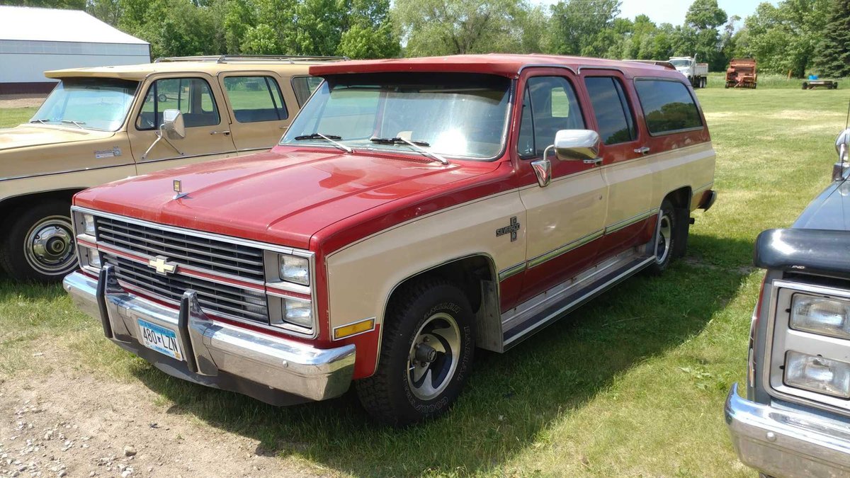 (TITLE) 1983 CHEVY C10 SUBURBAN 2WD AM/FM/TAPE, 5.0 V8 , 94,129 MILES SHOWING, AC/HEAT, REAR POWER W