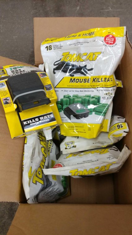(6) BAGS OF TOMCAT MOUSE KILLER AND TOMCAT RAT TRAP