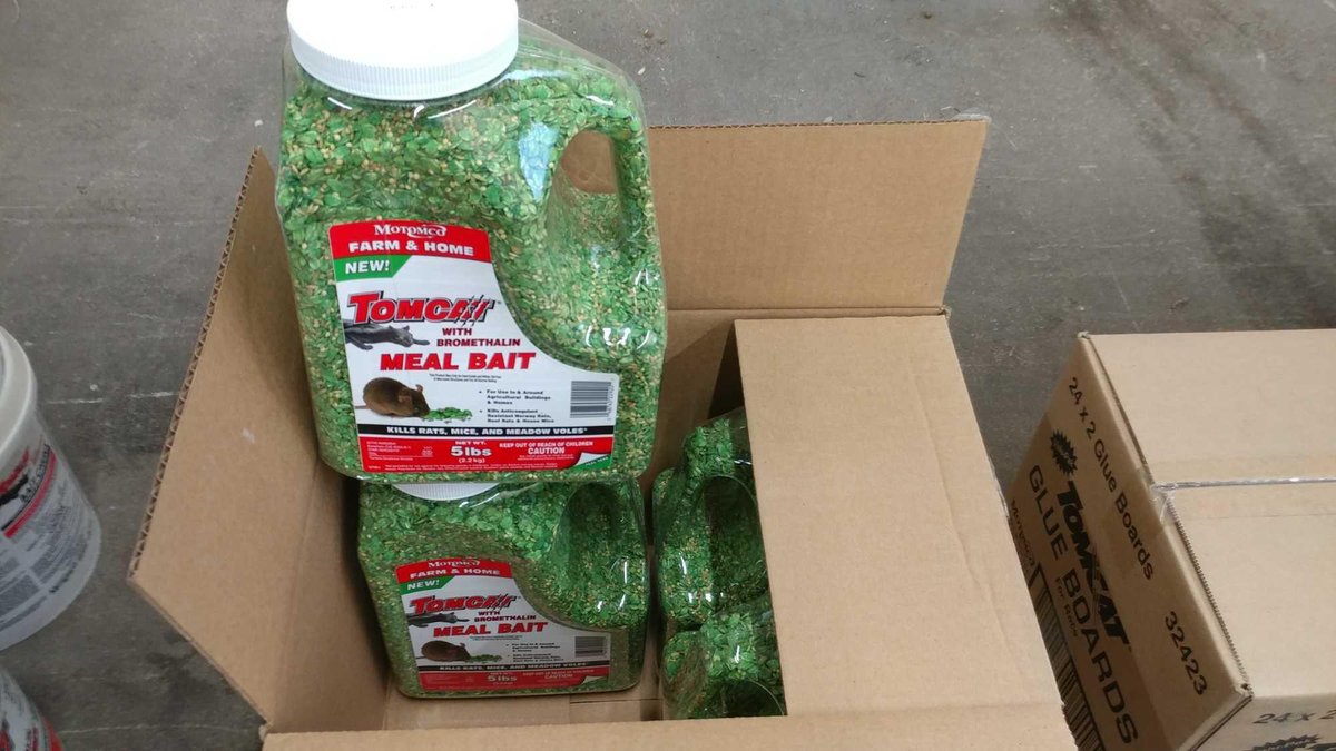 (4) CONTAINERS OF TOMCAT MEAL BAIT