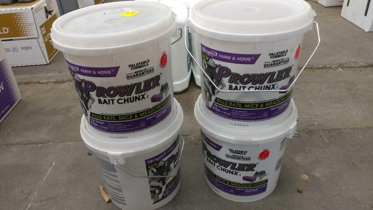 (4) BUCKETS OF TOMCAT PROWLER BAIT CHUNX