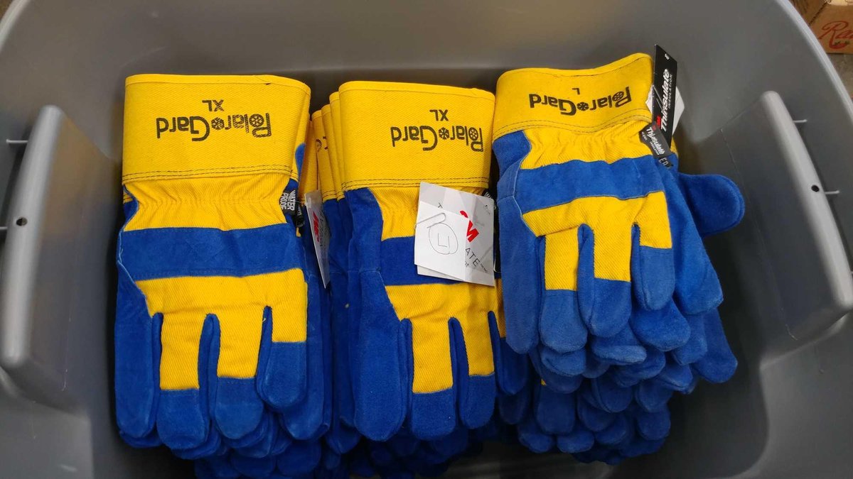 (9) L & (17) XL POLAR GARD WORK GLOVES