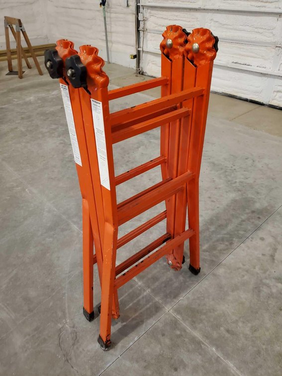 (I-7) FOLDING MASTER LADDER 