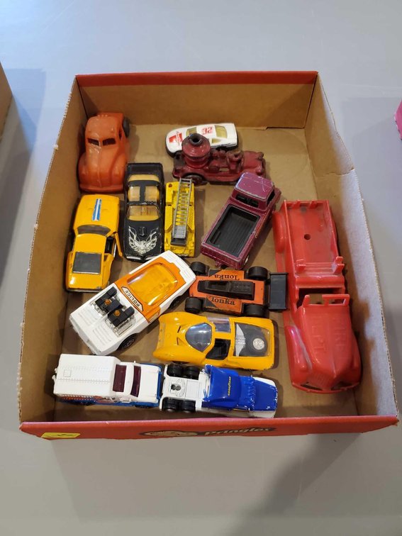 (I-15) MISC TOY CARS & TRUCKS