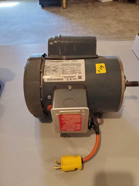 (I-19) 1 HP 220 VOLT MOTOR SELLER SAYS WORKS GOOD 