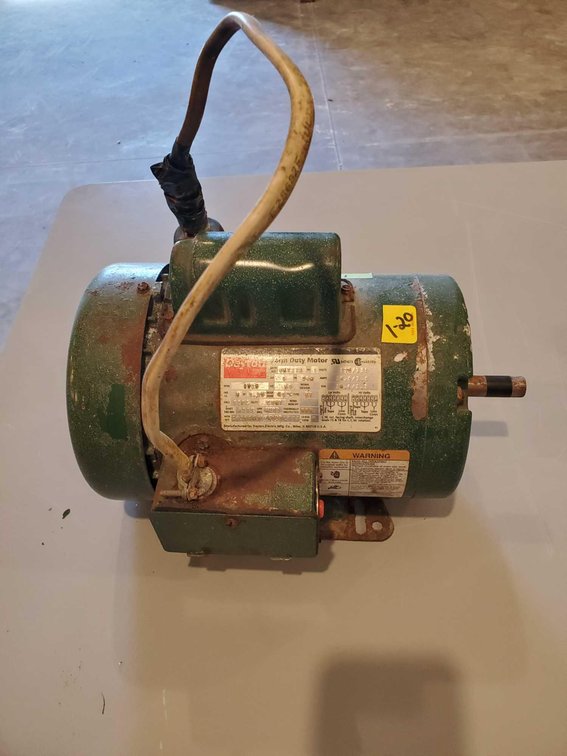 (I-20) 1 HP 220 VOLT MOTOR SELLER SAYS WORKS GOOD