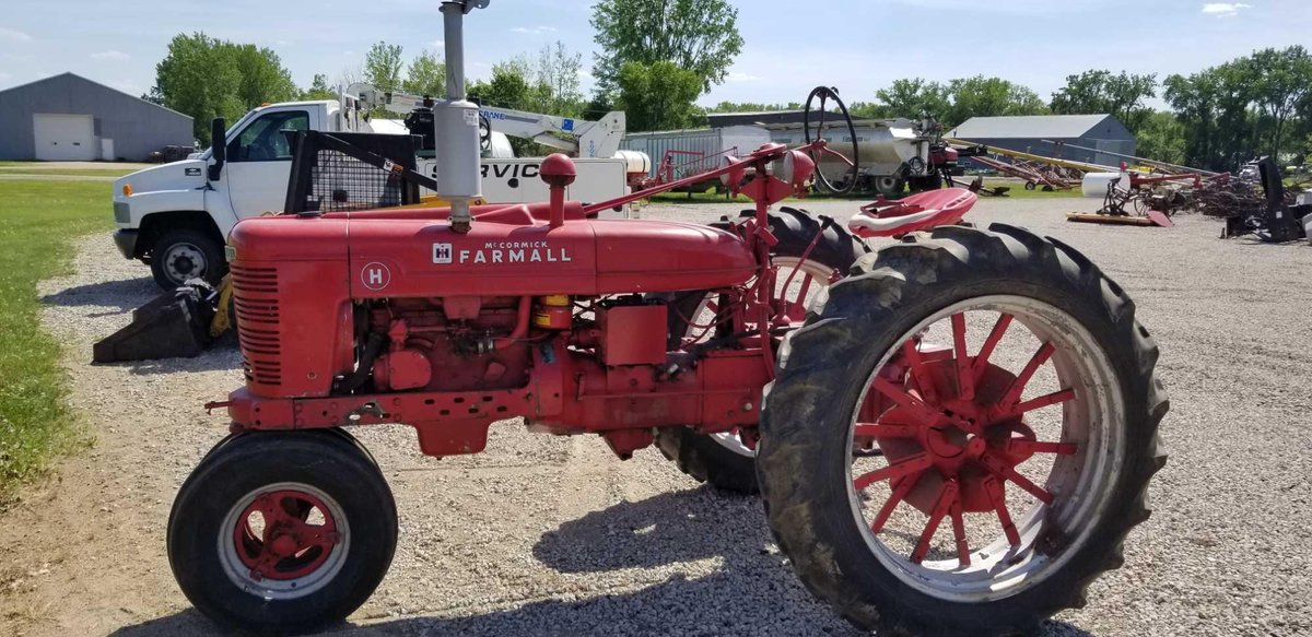 (I-27) FARMALL H GAS, 540 PTO 1 HYD, NEW BATTERY RUNS AND DRIVES