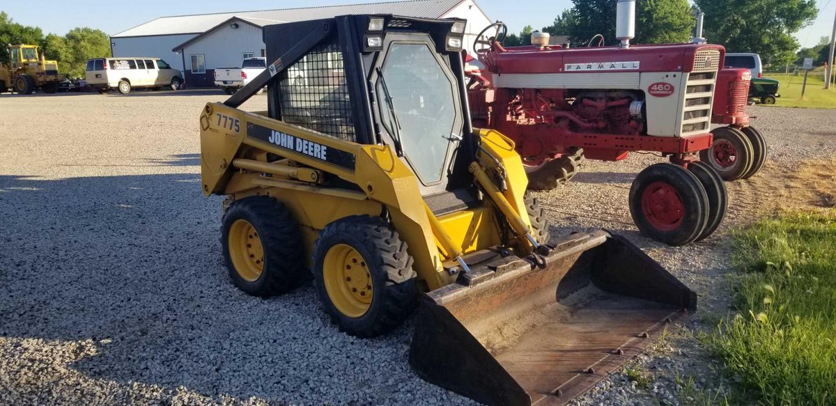 (I-113) JD 7775 SKID LOADER HAS NEWER DIESEL ENGINE 1,264 HRS SHOWING, 