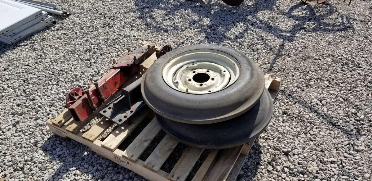 (I-36) (2) GAUGE WHEELS OF A CULTIVATOR SINGLE RIB TIRES 