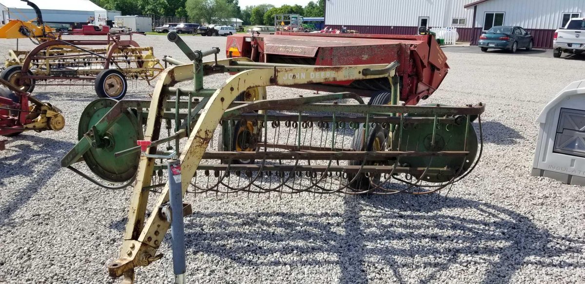 (I-37)  JOHN DEERE 894 HAY RAKE 