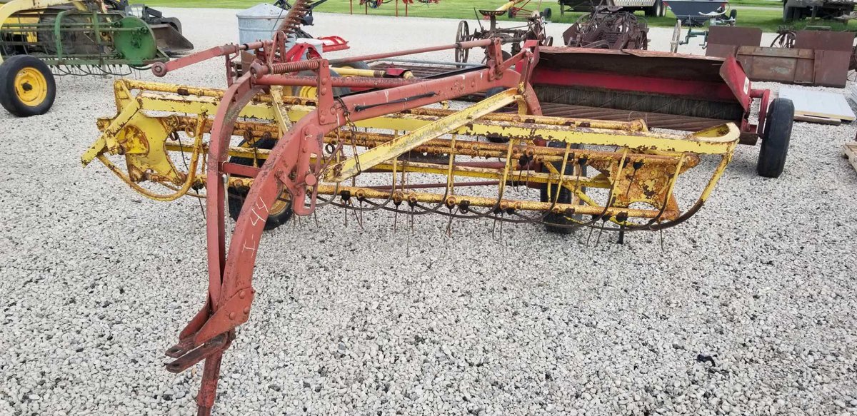 (I-44) NEW HOLLAND 56 HAY RAKE 8' 