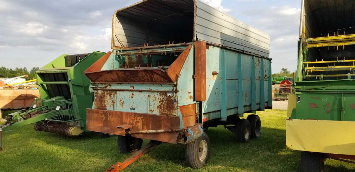 (I-49) SILAGE BOX TANDEM AXLE FRONT UNLOAD&nbsp;