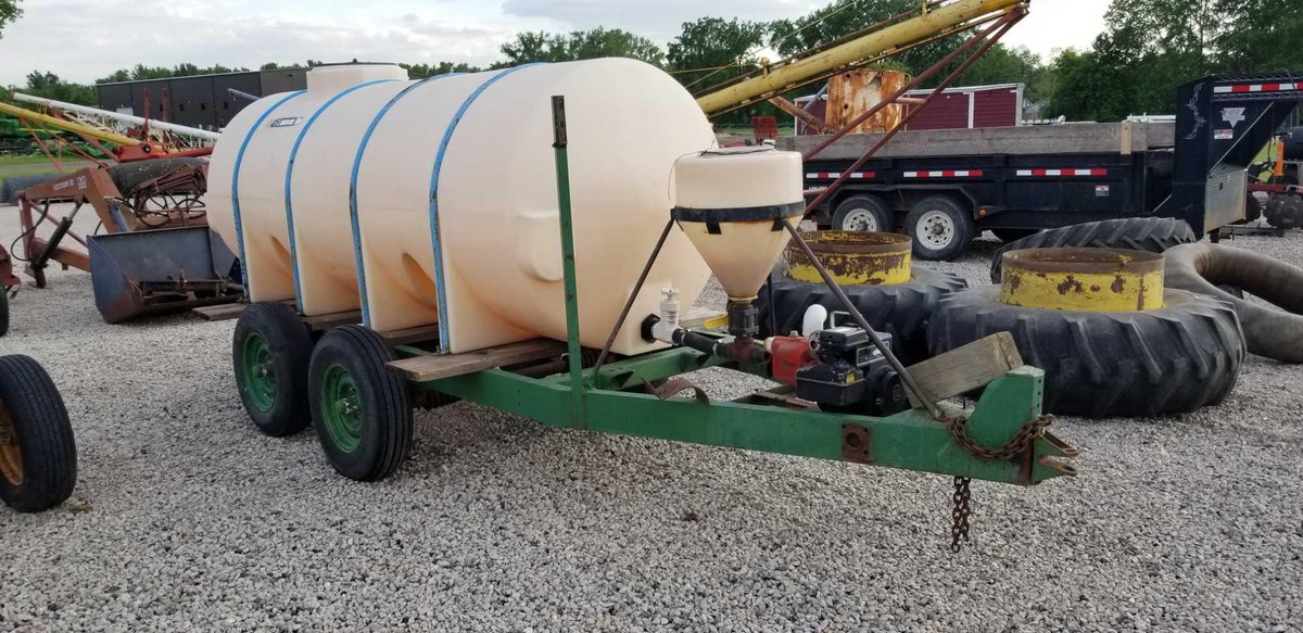 (I-56) 1000 GAL POLY TANK ON TANDEM TRAILER PUMP NOT WORKING MOTOR WORKS BUT NEEDS RECOIL