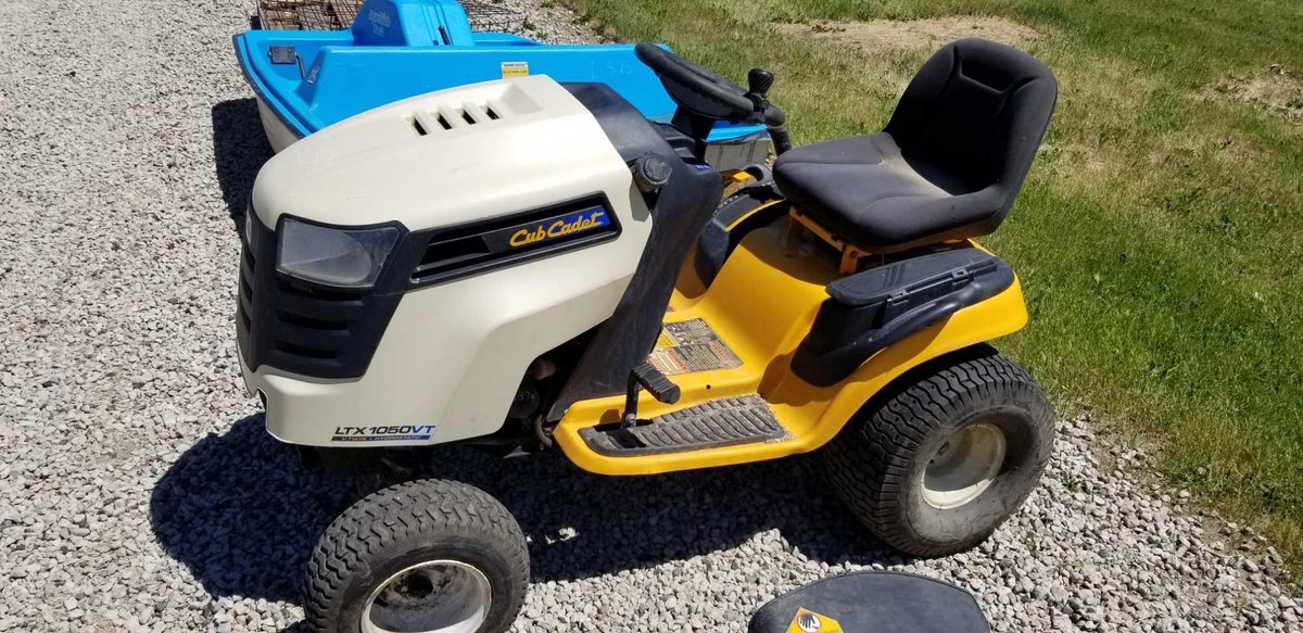 (I-59) CUB CADET LAWN MOWER 24 HP, 54" DECK NEEDS NEW BATTERY 