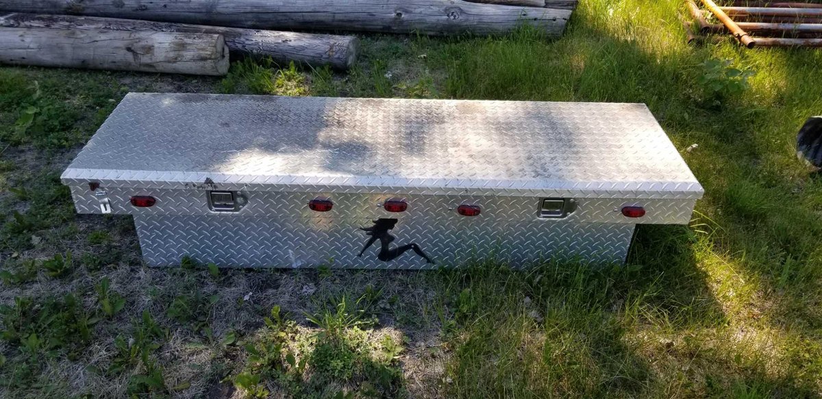 (I-85) ALUM TOOL BOX FITS FULL SIZE TRUCKS 