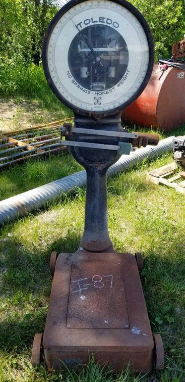(I-87) LARGE TOLEDO SCALE SEEMS TO FUNCTION CANT GUARANTEE ACCURACY 
