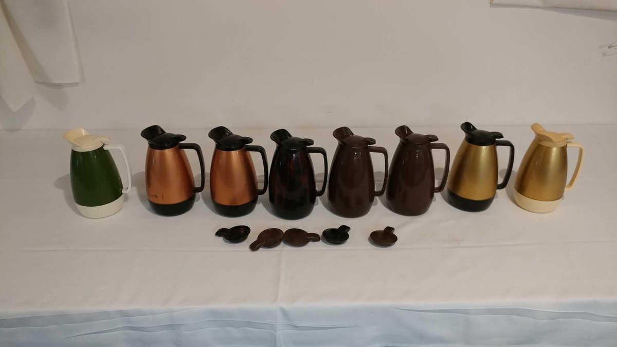(8) 1-LITER COFFEE THERMOS VARIOUS COLORS W/ EXTRA LIDS