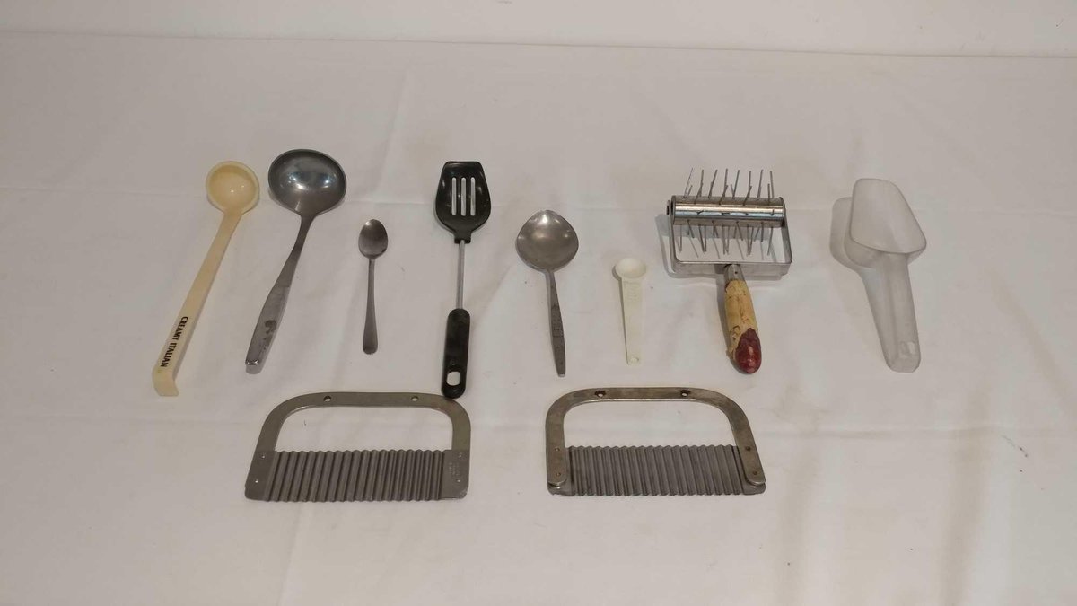 VARIETY OF KITCHEN UTENSILS LADLES, SLICERS, SCOOPER, SPOONS, AND MORE