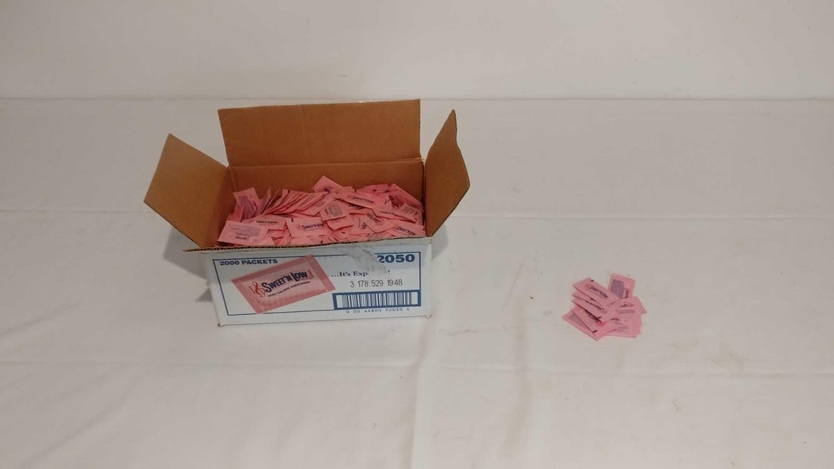 ASSORTMENT OF SWEET 'N LOW ZERO CALORIE SWEETENER PACKETS