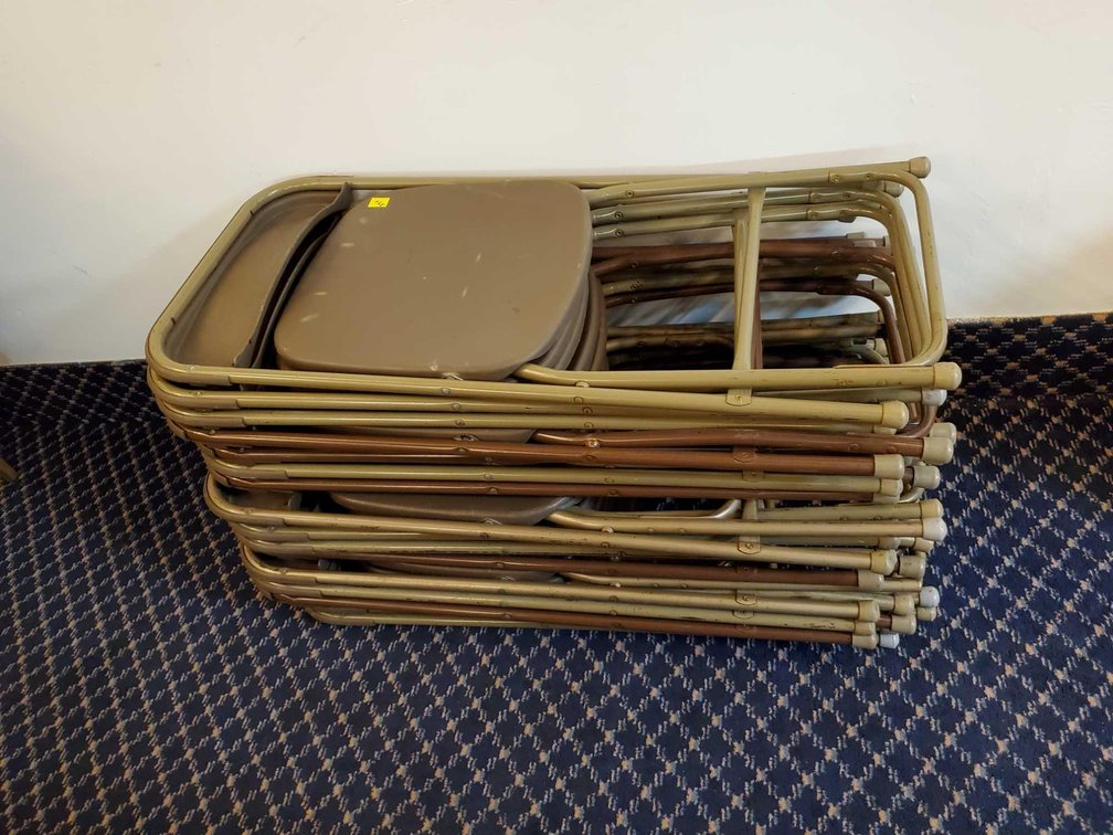 (16) PLASTIC & METAL FRAMED FOLDING CHAIRS