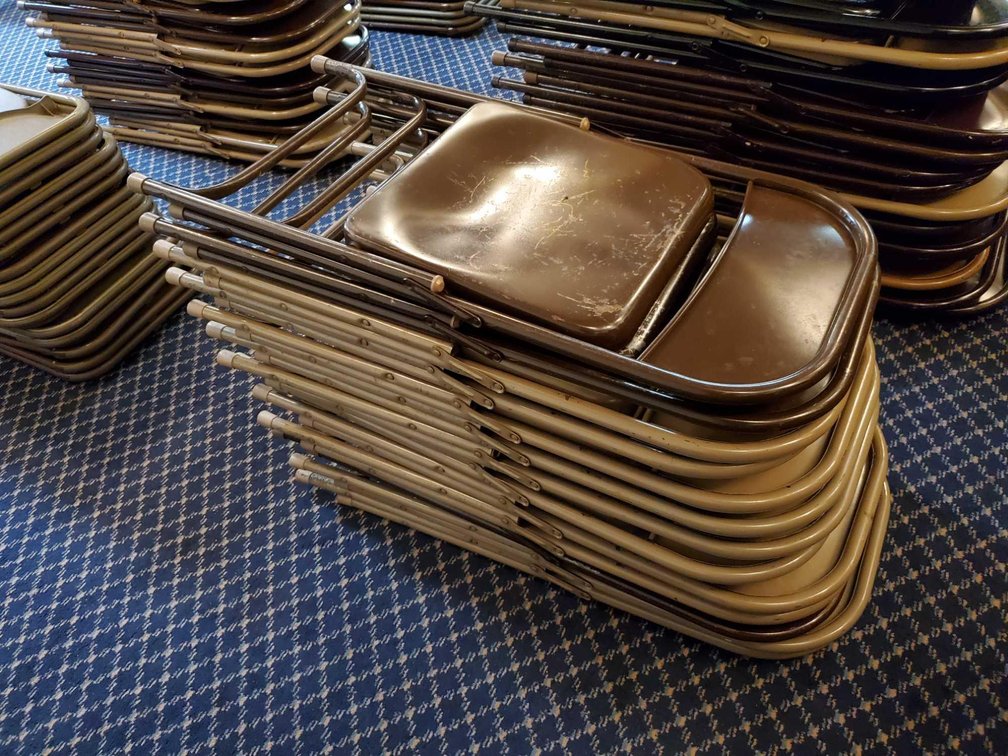 (16) METAL FOLDING CHAIRS