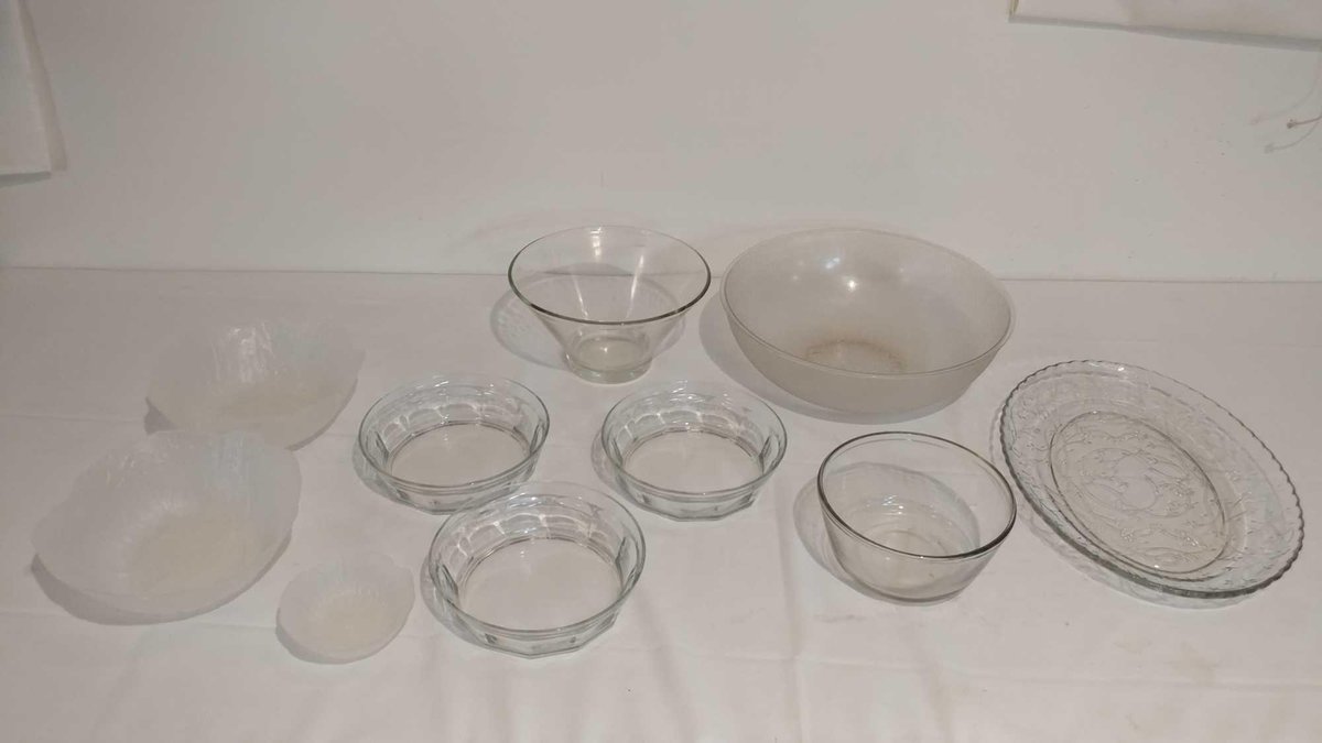 MULTIPLE GLASS BOWLS AND TRAYS