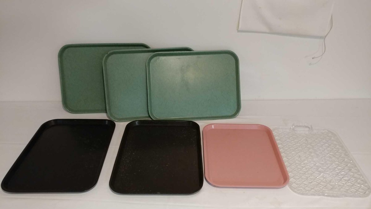 ASSORTMENT OF PLASTIC SERVING TRAYS