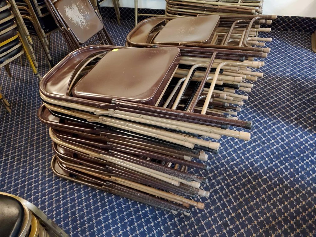 (16) METAL FOLDING CHAIRS