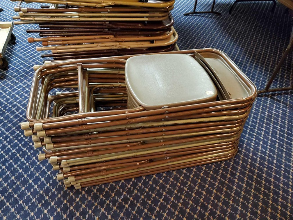 (16) PLASTIC & METAL FRAMED FOLDING CHAIRS