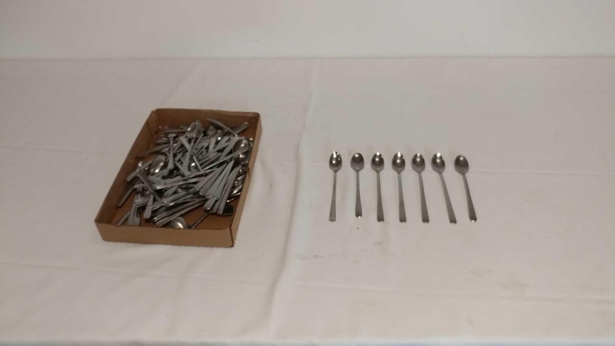 LARGE QUANTITY OF SUNDAE SPOONS