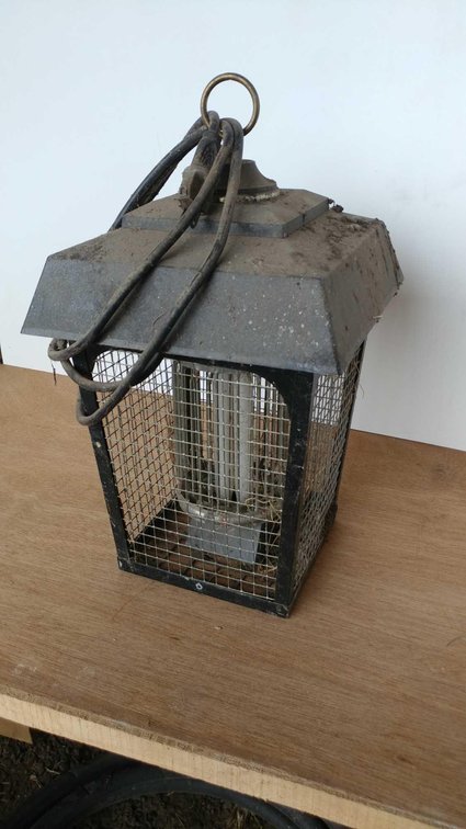 VINTAGE BUG ZAPPER (SELLER STATES WORKING CONDITION)