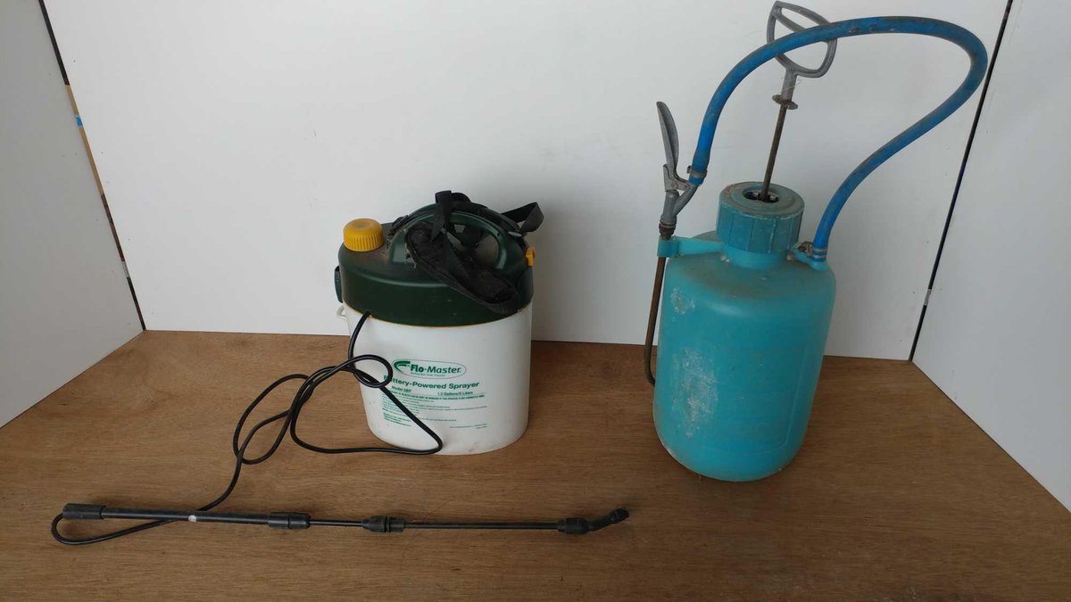 (2) GARDEN/PEST SPRAYERS