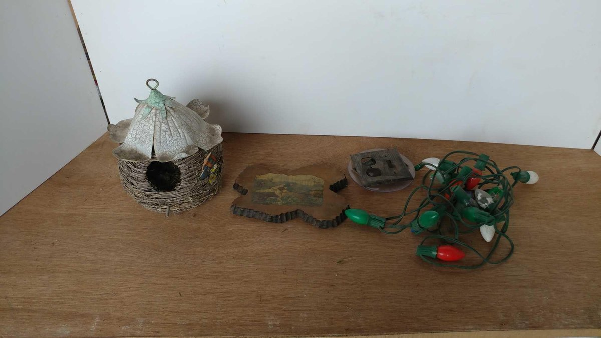 ASSORTMENT OF HOLIDAY LIGHTS, DECORATIVE WOODEN ART, AND A DECORATIVE BEE HIVE