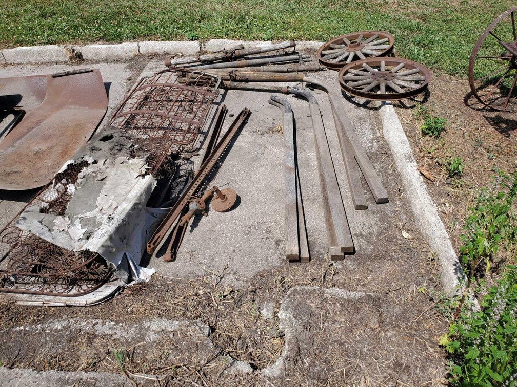 ASSORTMENT OF ANTIQUE HANDLES, SINGLE TREES, WHEELS, AND SEAT SPRINGS