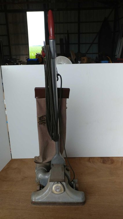 VINTAGE KIRBY VACUUM CLEANER (NEEDS REPAIR)
