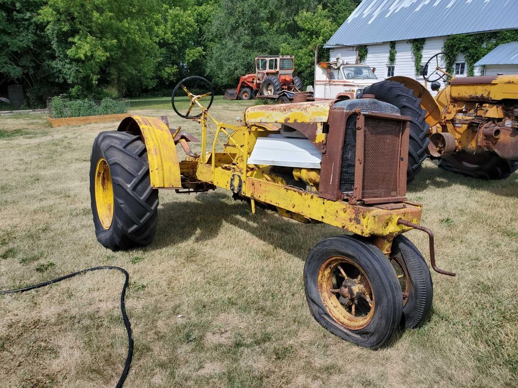 ALLIS CHALMERS TRACTOR, NARROW FRONT, NOT STUCK, NO HEAD