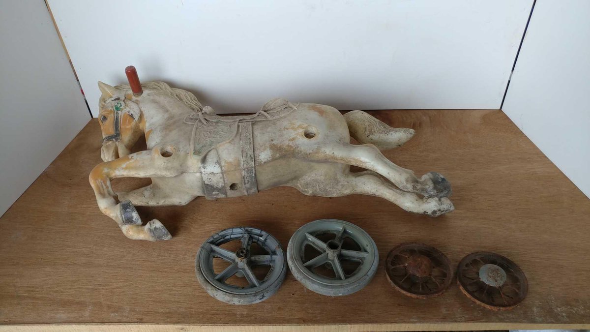 VINTAGE PLASTIC HORSE (NEEDS REPAIR) AND ASSORTMENT OF WHEELS