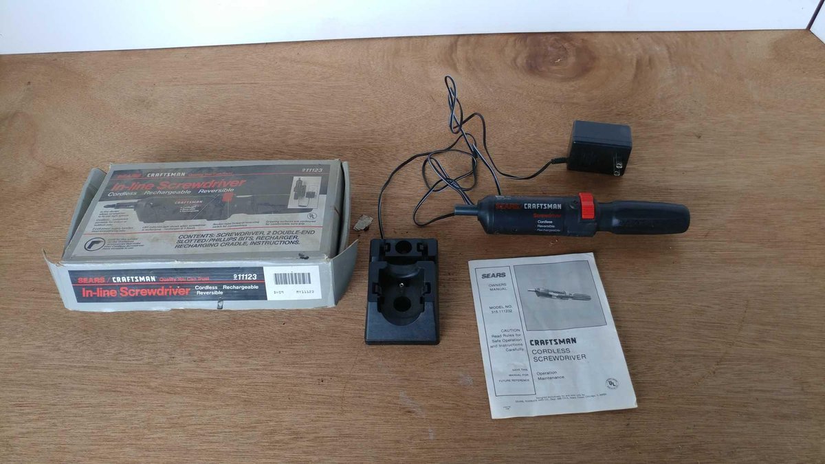 CRAFTSMAN IN LINE CORDLESS SCREWDRIVER & BATTERY (SELLER STATES WORKING CONDITION)