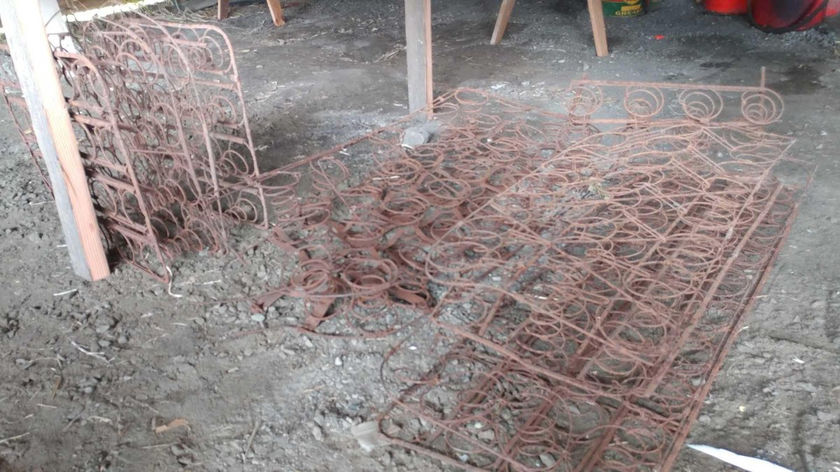 ASSORTMENT OF SEAT SPRINGS